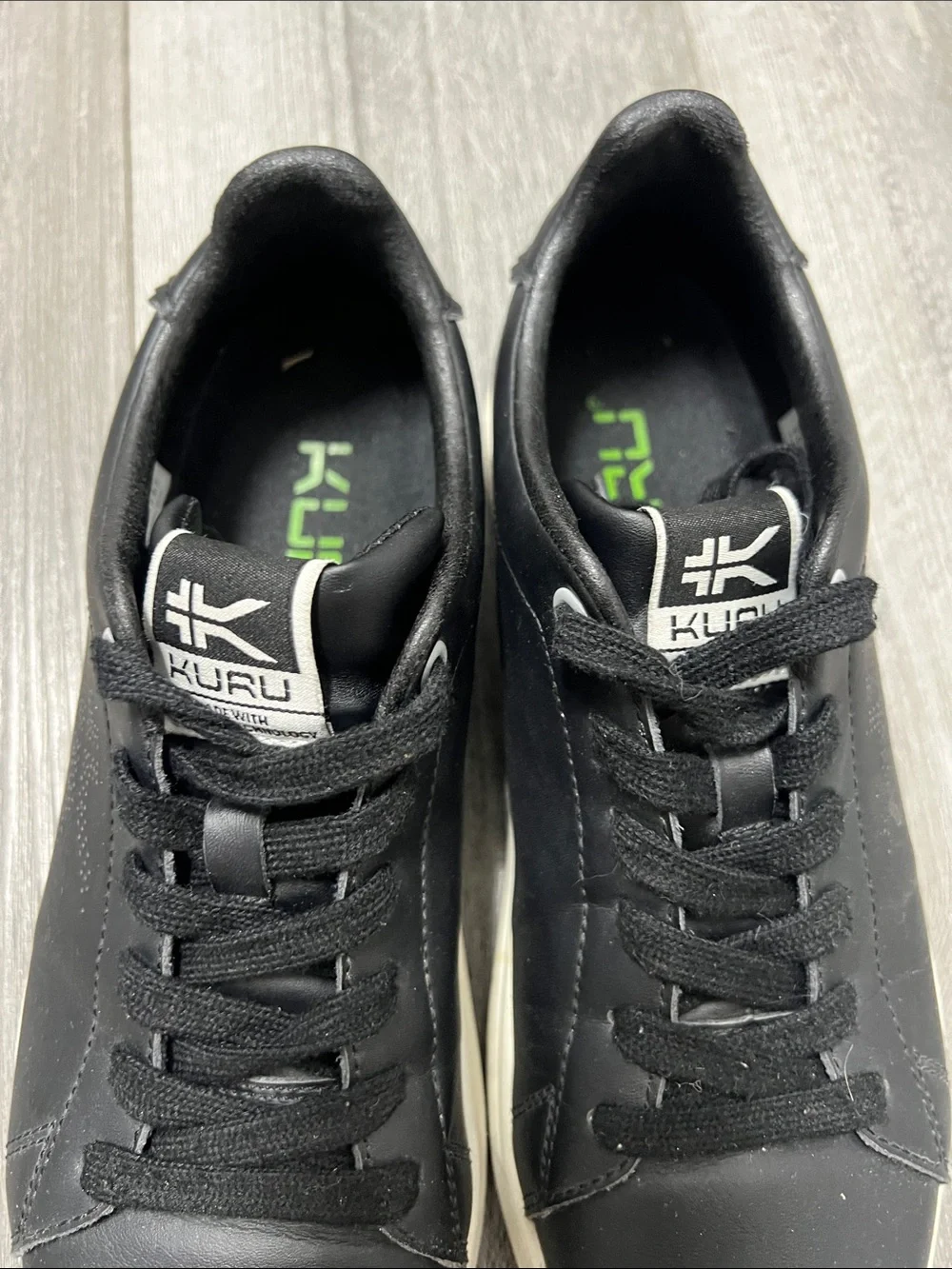 KURU Roam woman’s sneakers in black leather / size 8